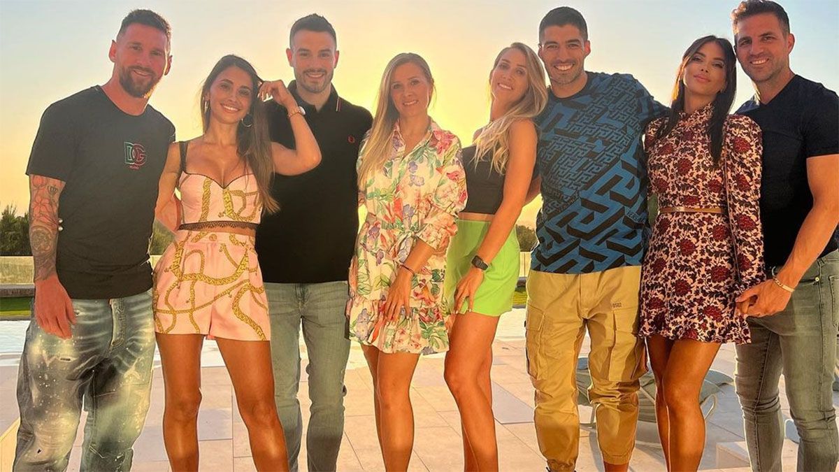 Lionel Messi y Cesc Fábregas disfrutaban con sus familias y con Luis Suárez de unas vacaciones en el 2022.
