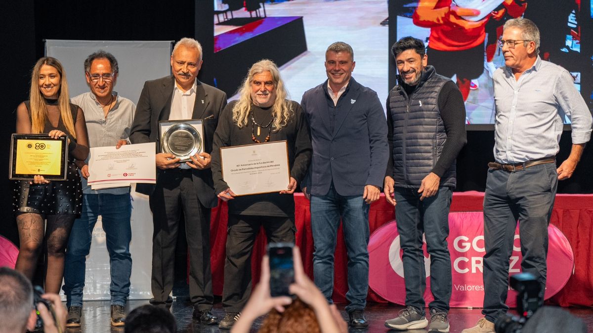 El Círculo de Periodistas Deportivos de Mendoza fue galardonado por sus primeros 80 años. El Círculo de Periodistas Deportivos de Mendoza fue galardonado por sus primeros 80 años.