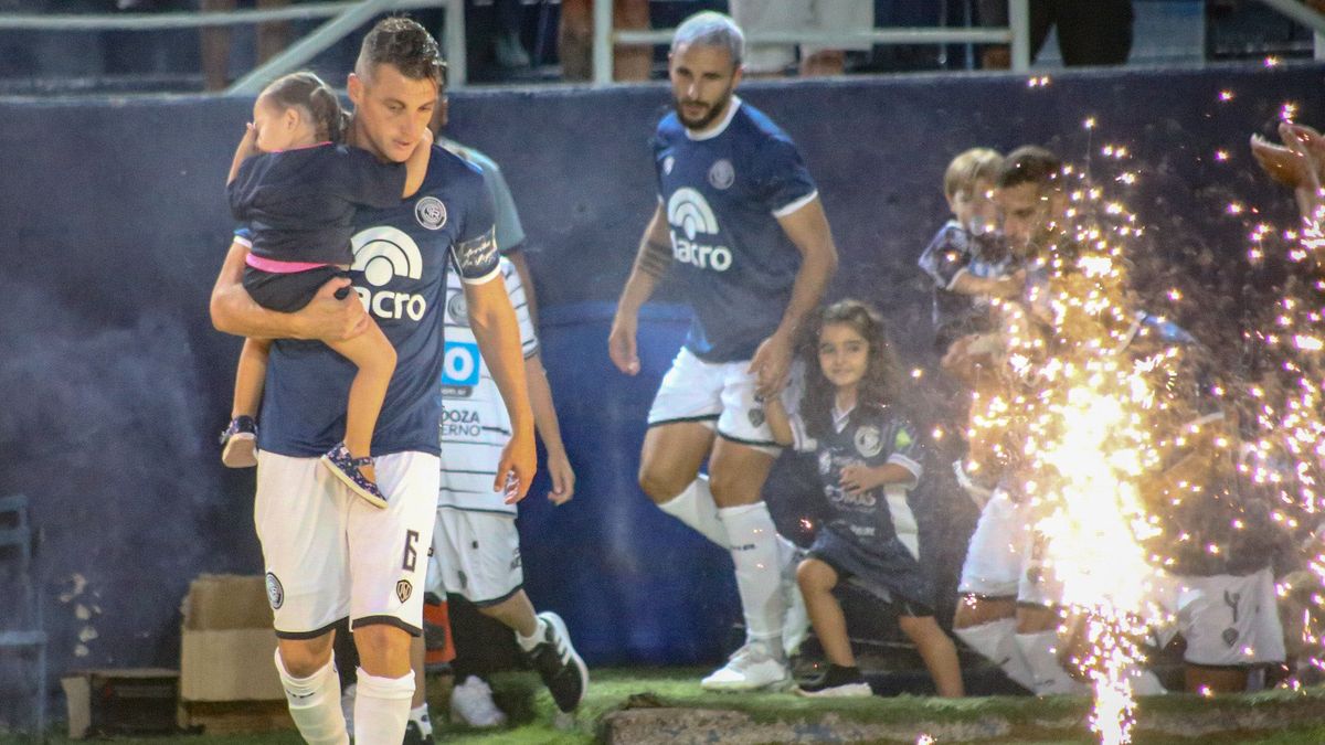 Mauro Maidana el gran caudillo que tiene la Lepra. Mauro Maidana el gran caudillo que tiene la Lepra.