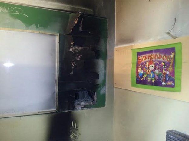 Vándalos prendieron fuego en tres aulas y rompieron armarios en un colegio de Godoy Cruz