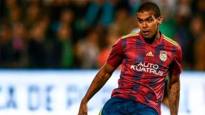 El brasileño Alex Apolinário, del Alverca de la tercera división de Portugal, falleció por muerte cerebral.