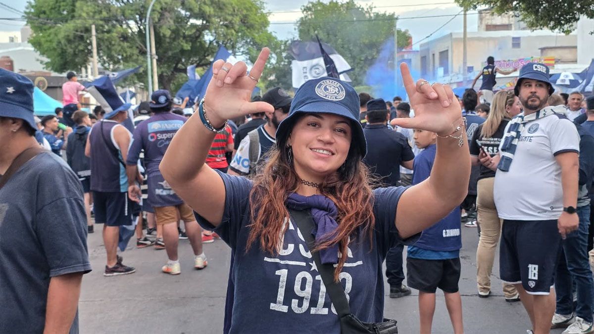 Uan hincha mendocina que vive en España no quiso perderse la histórica final de la Copa Argentina entre Independiente Rivadavia y Argentinos Juniors.
