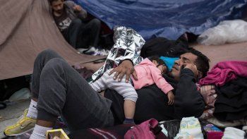 Estados Unidos dejó entrar a migrantes de la caravana criticada por Trump