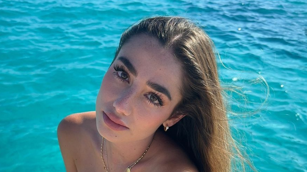 La influencer, Lola Lolita, acaparó todas las miradas con un sensual video mostrando su icónico conjunto tendencia. La influencer, Lola Lolita, acaparó todas las miradas con un sensual video mostrando su icónico conjunto tendencia.