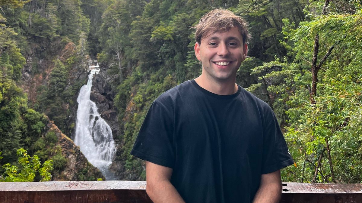Agustín Martínez tiene 22 años y estudia Bioingeniería en Buenos Aires. Es oriundo de Alvear. Agustín Martínez tiene 22 años y estudia Bioingeniería en Buenos Aires. Es oriundo de Alvear.