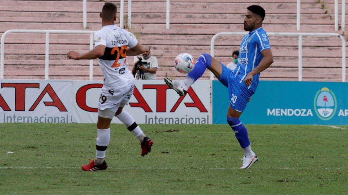 El defensor Mauro Dos Santos será uno de los titulares ante River Plate.