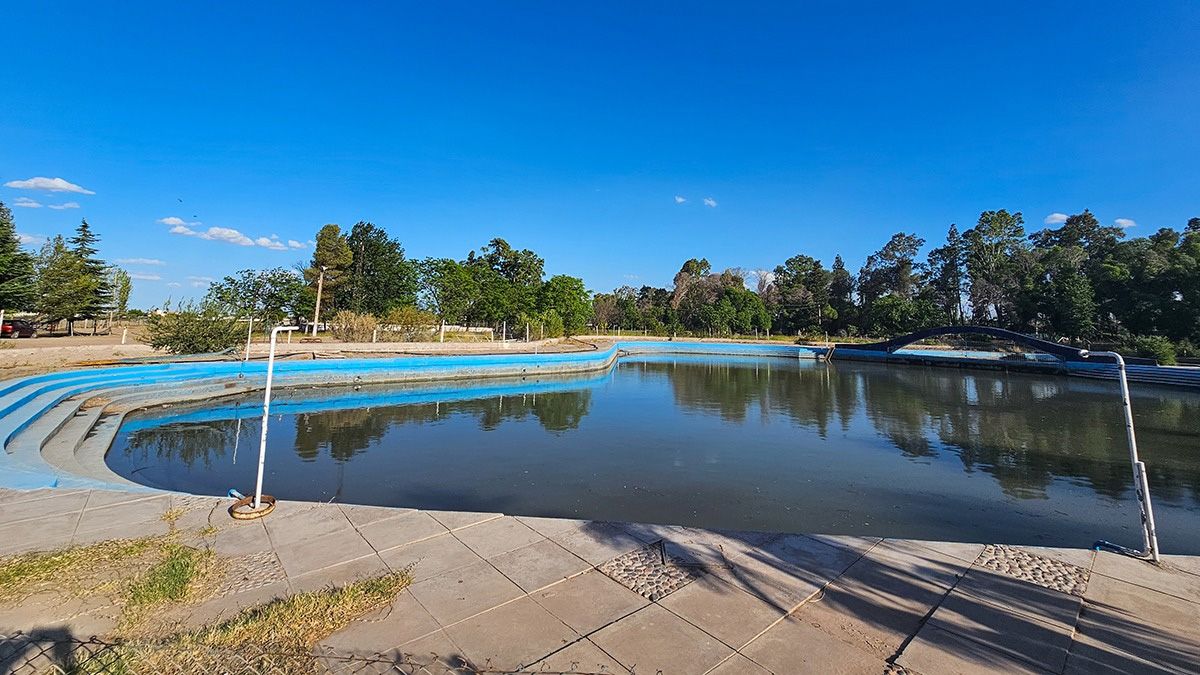 La pileta y otras instalaciones necesitan mejoras. La pileta y otras instalaciones necesitan mejoras.