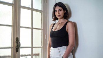 La joven modelo iraní que huyó de su país y tuvo que dormir en las calles de París