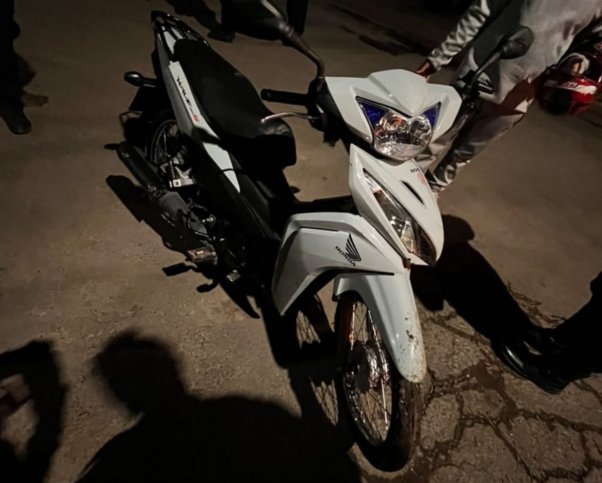 La Honda Wave que fue recuperada por la Policía. La Honda Wave que fue recuperada por la Policía.