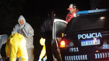 Un hombre perdió el control de su auto en el Acceso Este, se cruzó de cantero y murió