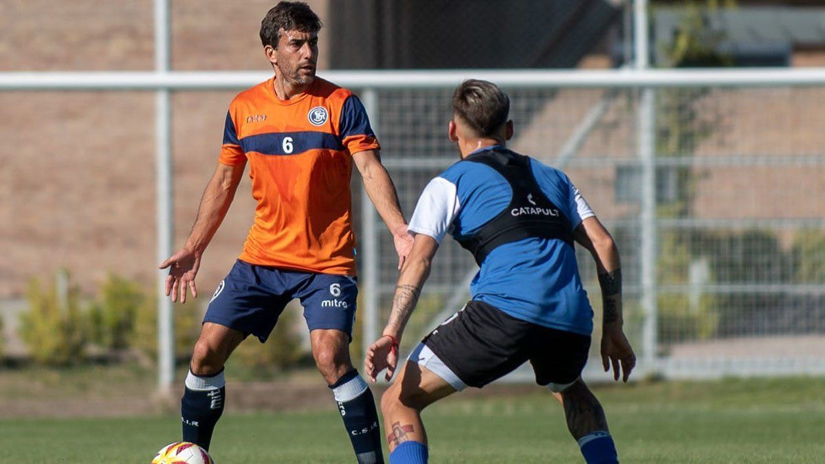 Carlos Araujo y una costumbre marcar y proyectarse.