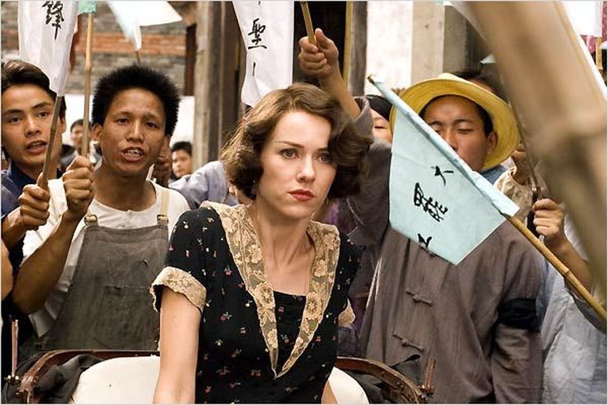 Naomi Watts como Kitty en Naomi Watts como Kitty en