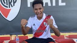 Jonathan Spiff juega delantero y debutaría este miércoles en la Primea de River.