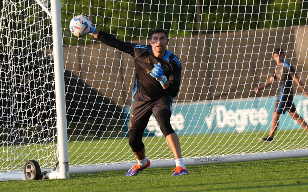 Dibu Martínez es inamovible en la Scaloneta.