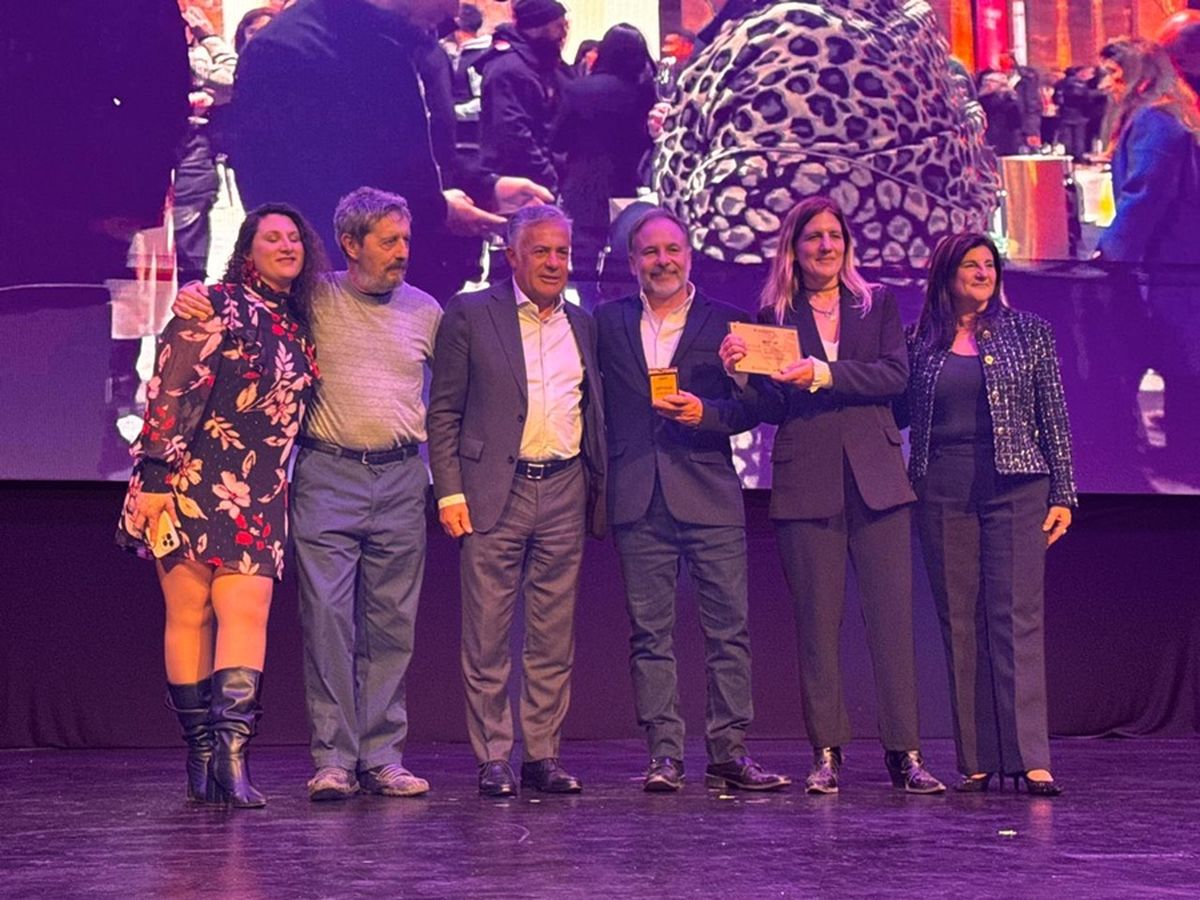 Durante la premiación estuvo presente el gobernador de la provincia, Alfredo Cornejo. Durante la premiación estuvo presente el gobernador de la provincia, Alfredo Cornejo.