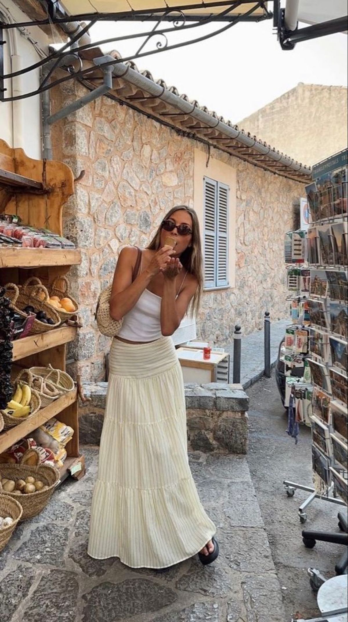 Los estampados florales, colores vibrantes o tonos pasteles dominan la paleta de esta temporada. Los estampados florales, colores vibrantes o tonos pasteles dominan la paleta de esta temporada.