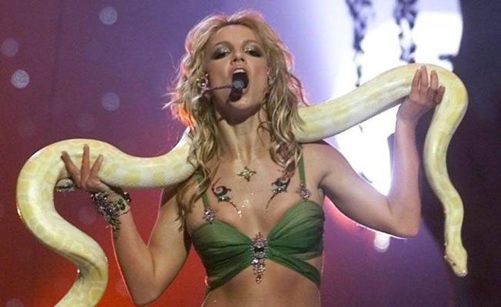 Britney Spears se arrepiente de haber bailado con una pitón en 2001
