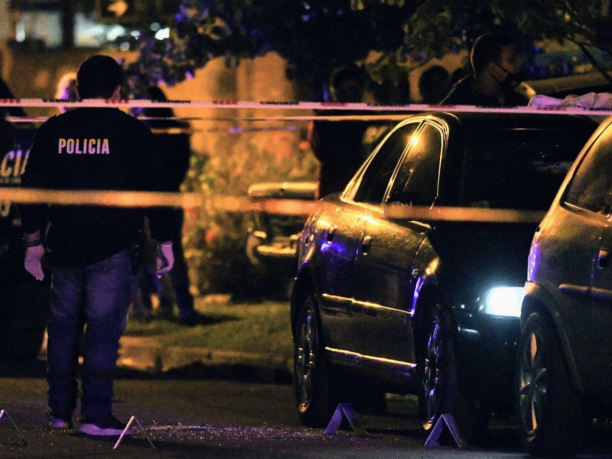 Doble crimen. Asesinaron a tiros a un joven y a su bebé e hirieron a la madre.