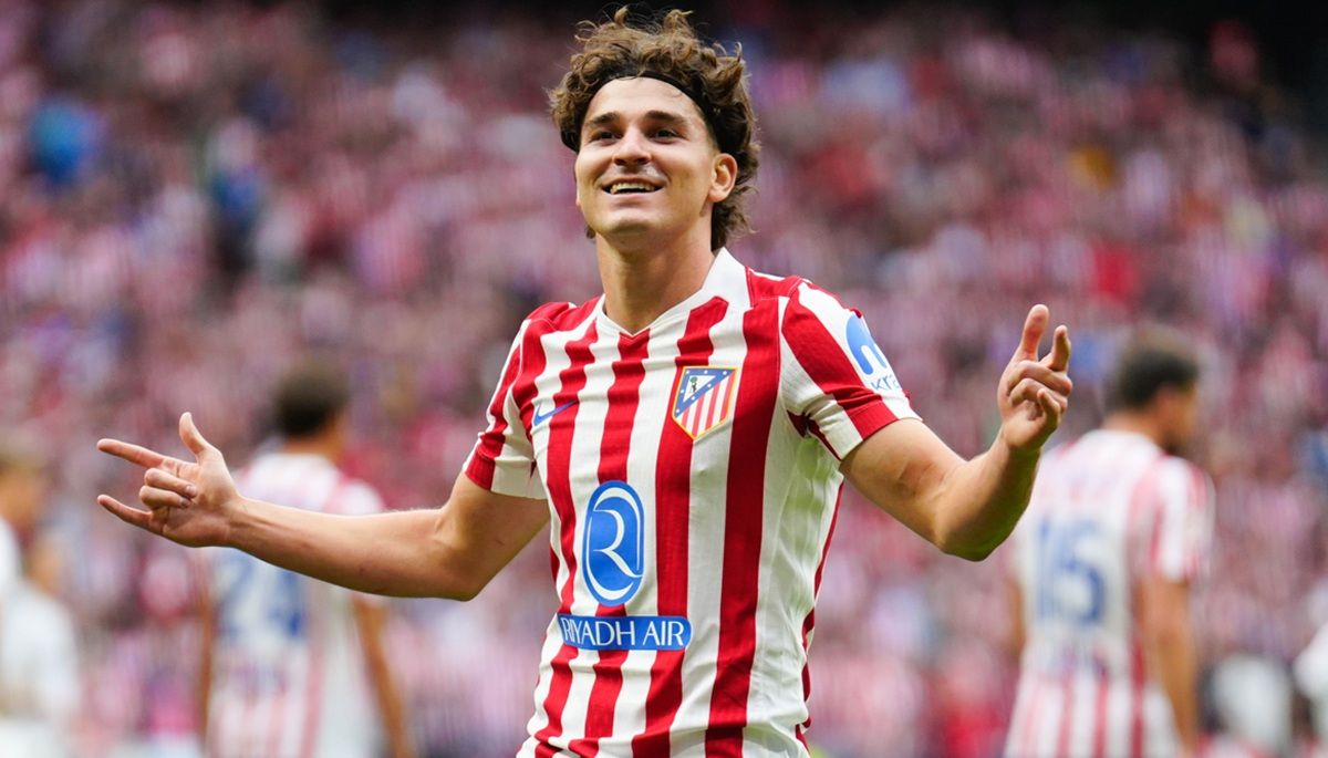 Julián Álvarez, una vez más, fue figura en el derbi de Madrid.