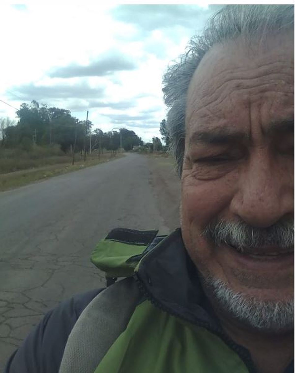 Carlos Córdoba está cumpliendo su misión. Ya caminó más de 140 kilómetros.