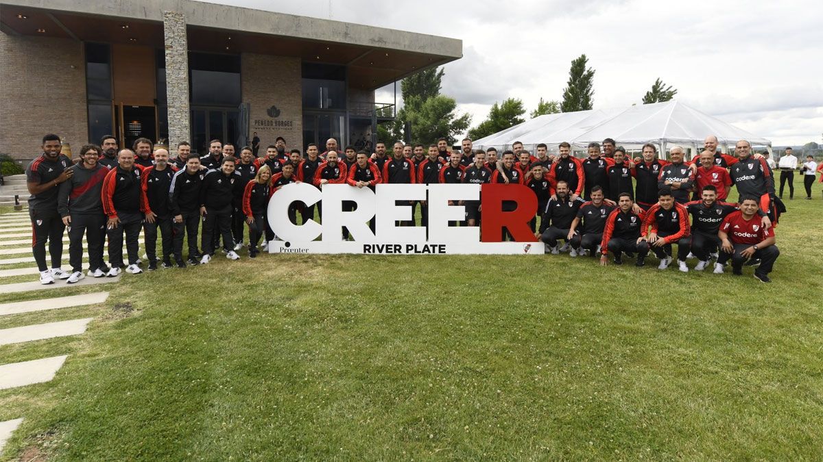 La delegación de River almorzó este sábado en la Bodega Penedo Borges, de Luján de Cuyo.