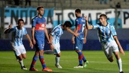 Racing le ganó a Tigre en San Juan y se metió en octavos de final