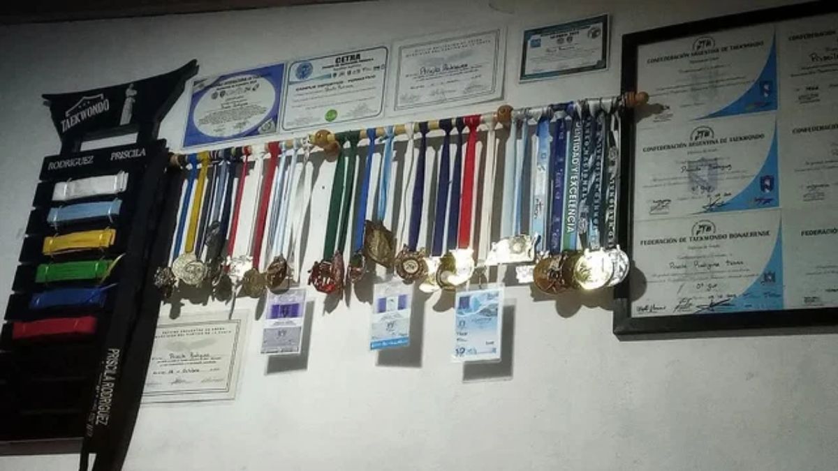 La vitrina de trofeos de taekwondo ya le queda chico a Priscila, el personaje del verano. La vitrina de trofeos de taekwondo ya le queda chico a Priscila, el personaje del verano.