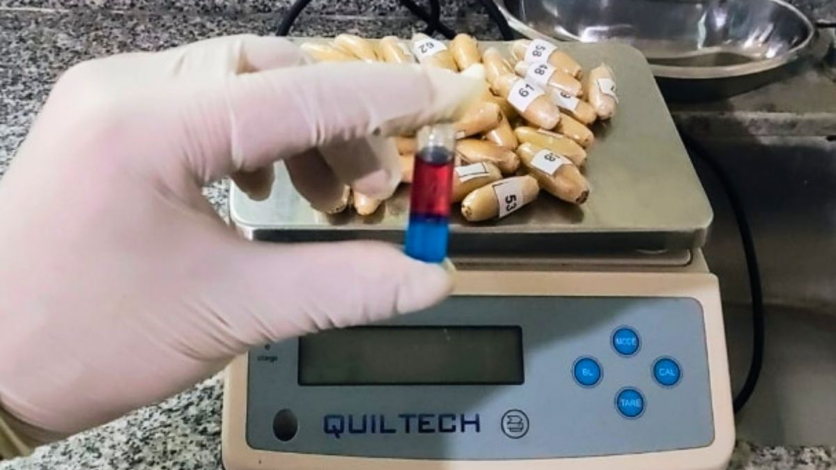 Las cápsulas de cocaína halladas en el operativo. Las cápsulas de cocaína halladas en el operativo.
