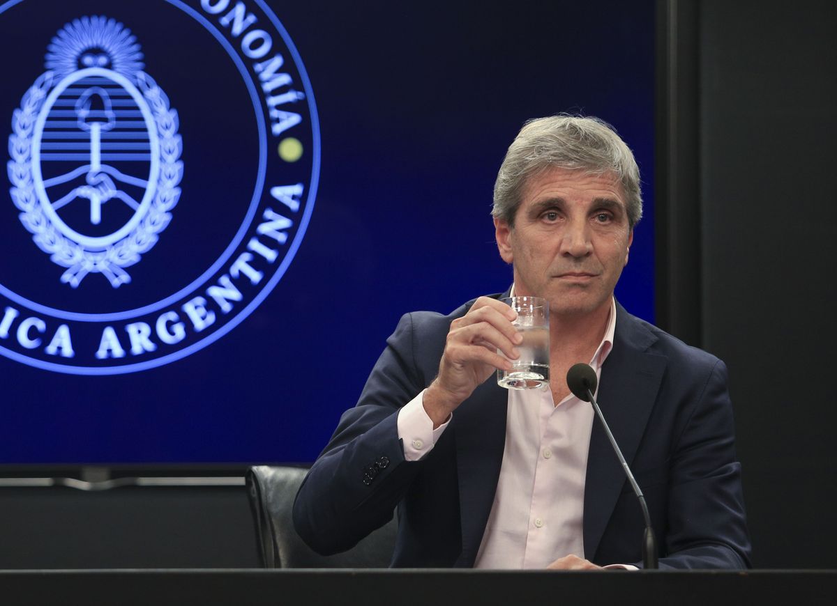 El ministro de Economía anunció nuevas formas de acumular reservás en dólares.