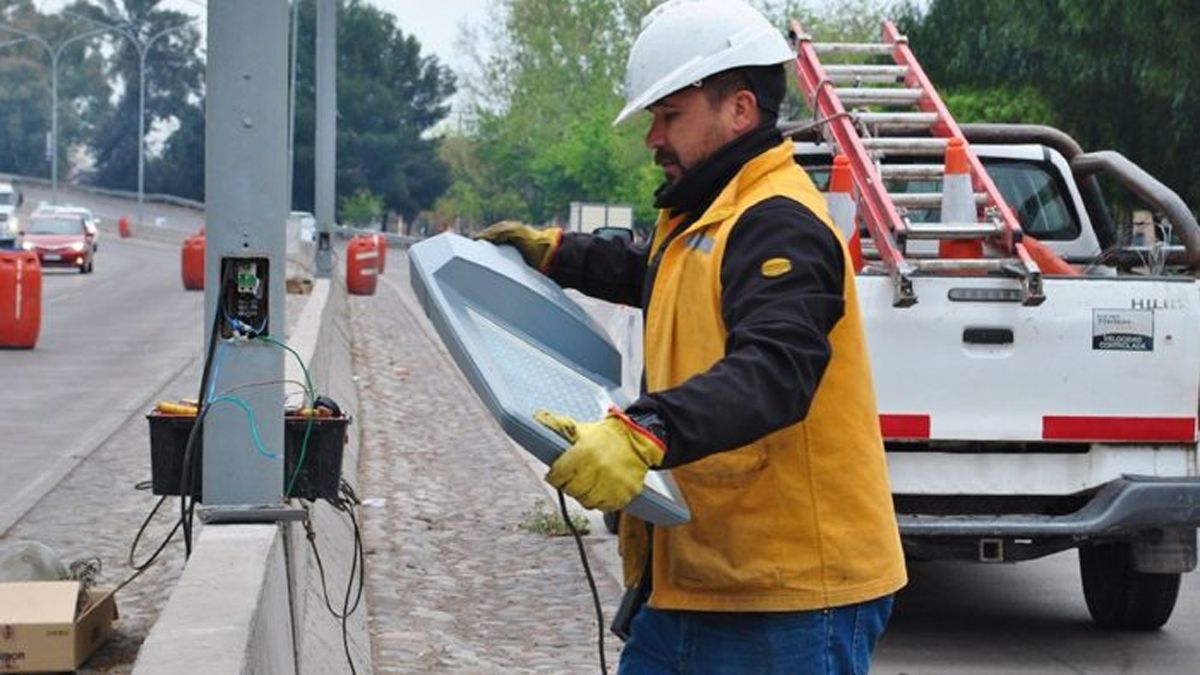 Avenida Costanera. Mejorarán la iluminación.
