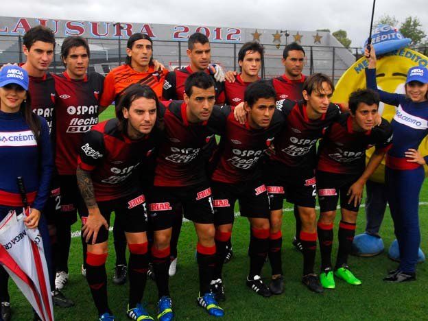 Arsenal, que venía último, superó 1 a 0 a Colón, el primero