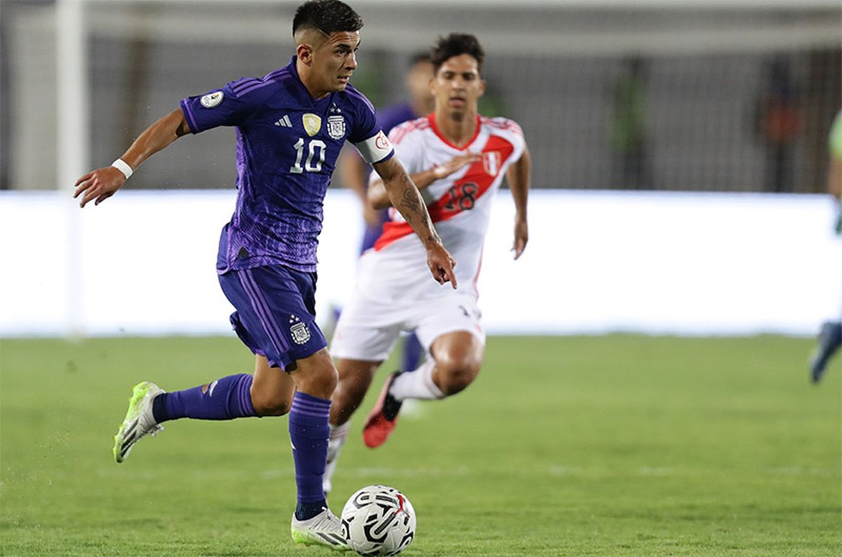 Thiago Almada marcó el primer gol de Argentina ante Perú. Thiago Almada marcó el primer gol de Argentina ante Perú.