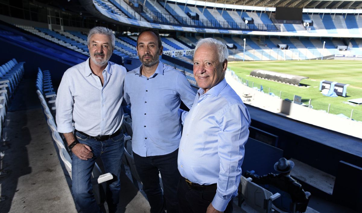 La lista oficialista con Christian Devia y Víctor Blanco a la cabeza, por el oficialismo en las elecciones de Racing. La lista oficialista con Christian Devia y Víctor Blanco a la cabeza, por el oficialismo en las elecciones de Racing.