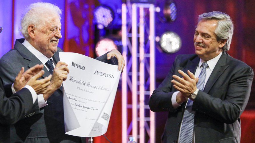 El presidente Alberto Fernández participa de un acto en el que Ginés González García recibe un doctorado honoris causa en la Facultad de Medicina de la UBA. Fue el 3 de diciembre de 2019.