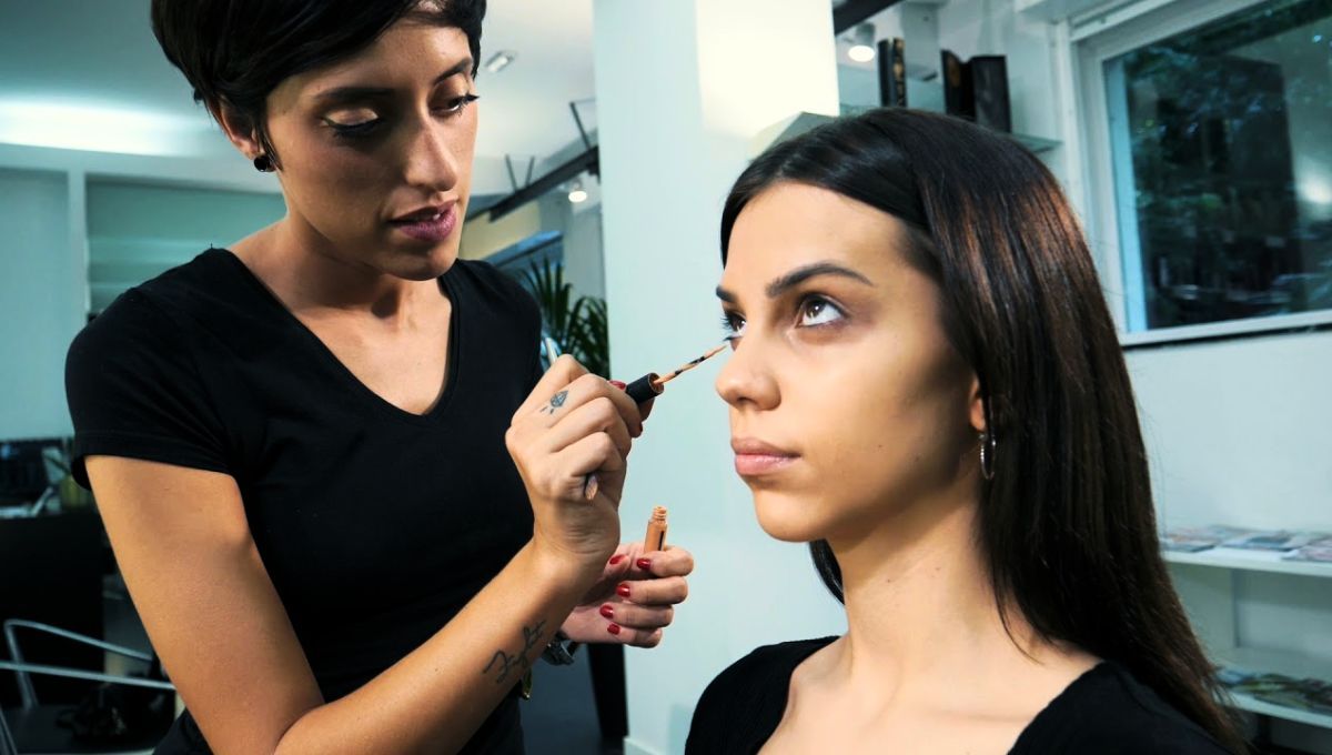 Cómo disimular las patas de gallo usando maquillaje: truco para suavizar la mirada