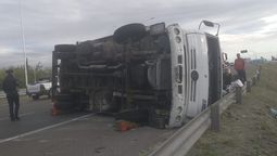 Así quedó el camión que volcó este miércoles tras el accidente.&nbsp;