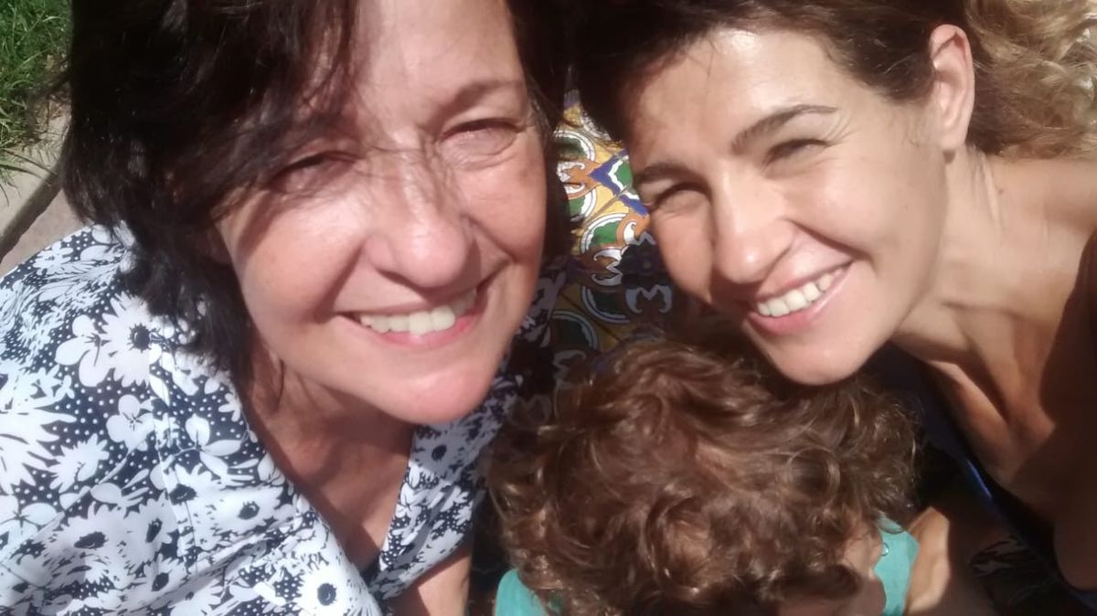 Liliana Bodoc junto a su hija Romina. Liliana Bodoc junto a su hija Romina.