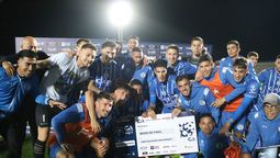 Los jugadores de Godoy Cruz festejaron el pasaje a los 16avos de final.