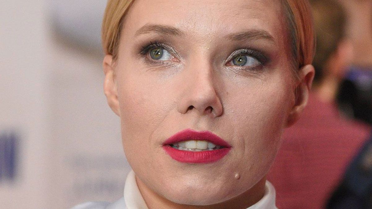 La actriz Roma Gasiorowska interpreta a Nina en la película de Netflix.