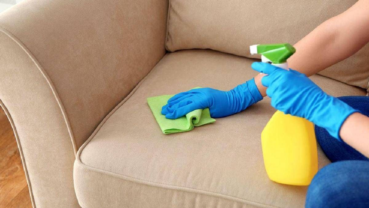 Cómo limpiar la tela de tu sillón sin dañarla y en pocos minutos