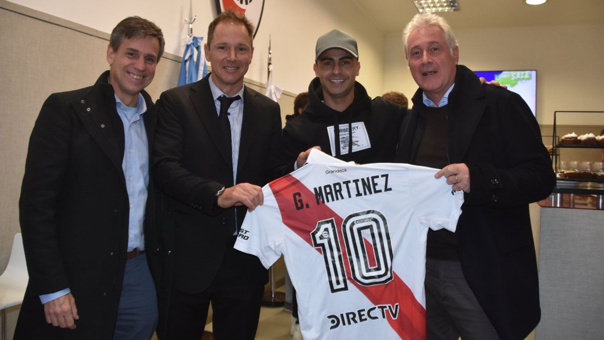 El Pity Martínez junto a los más altos dirigentes de River