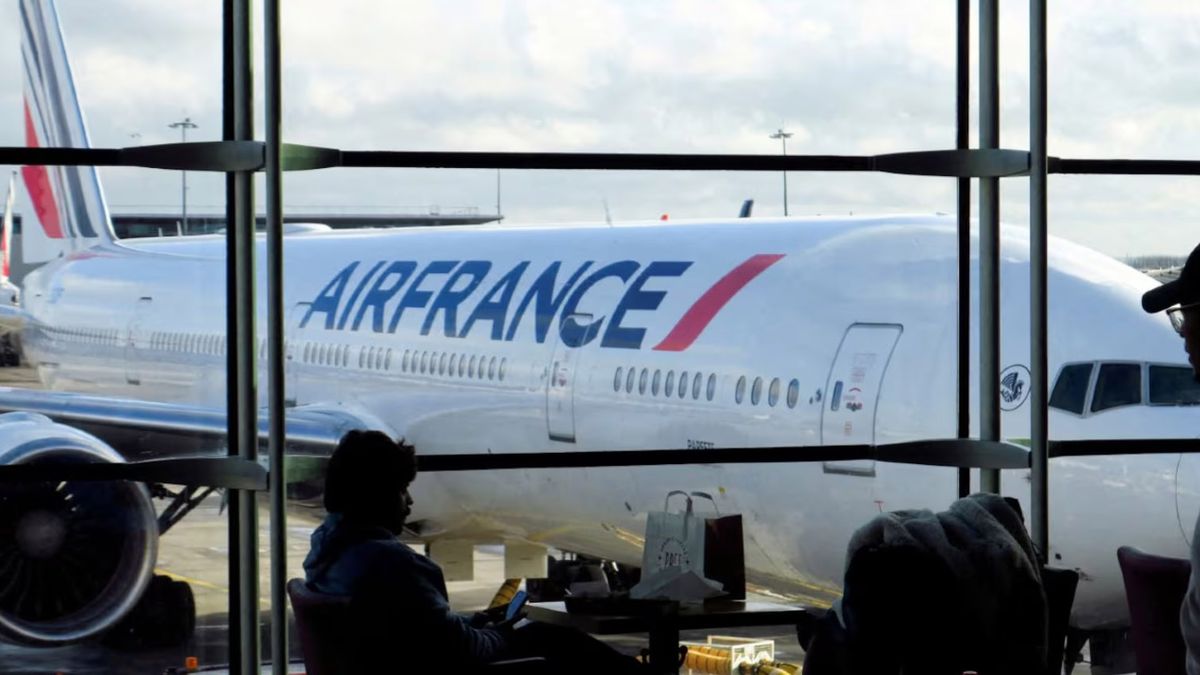 El avión de Air France había partido de Ezeiza con destino a París, pero debió realizar un aterrizaje de emergencia en Tenerife El avión de Air France había partido de Ezeiza con destino a París, pero debió realizar un aterrizaje de emergencia en Tenerife