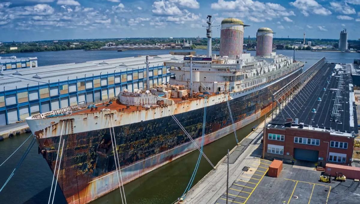 Un histórico barco puede convertirse en el arrecife artificial más grande del mundo en Florida