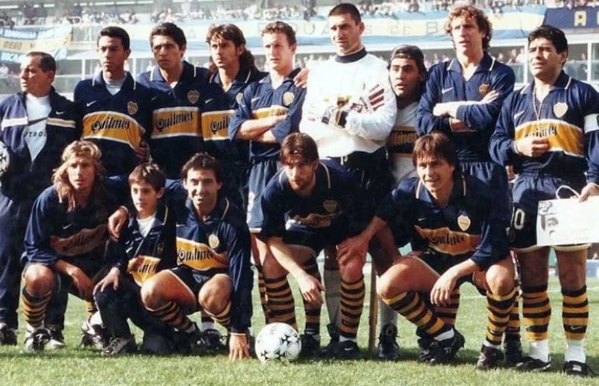 Alfredo Berti (abajo con la pelota) compartió equipo en Boca con Maradona y Riquelme en 1997 Alfredo Berti (abajo con la pelota) compartió equipo en Boca con Maradona y Riquelme en 1997
