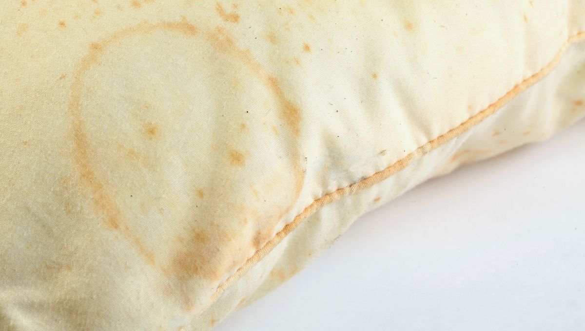 Lo ideal es limpiar la almohada con frecuencia y cambiarla cada uno o dos a&ntilde;os.&nbsp;