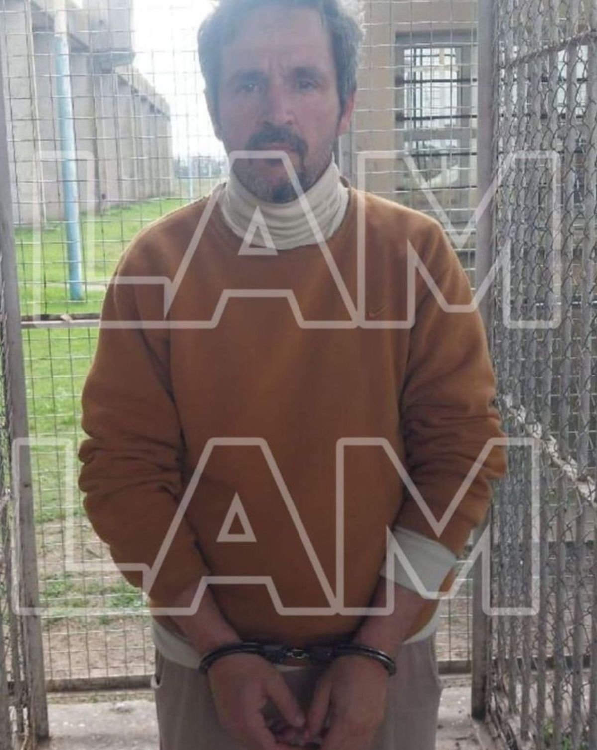 Preso. Claudio Contardi en el penal de Campana esposado y en mal estado. Preso. Claudio Contardi en el penal de Campana esposado y en mal estado. 