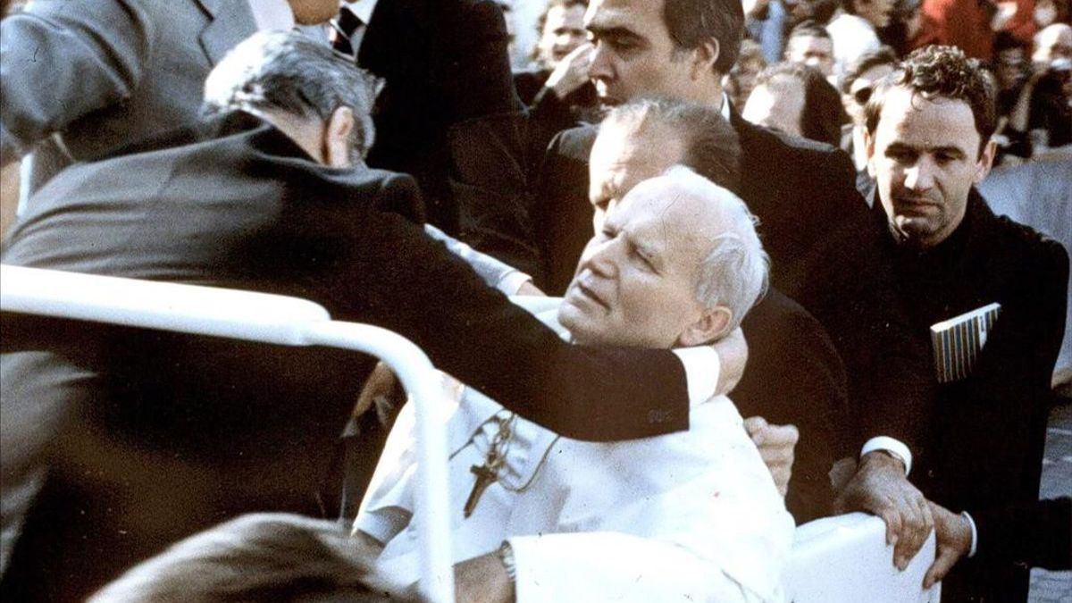 Luego del cruento ataque, Juan Pablo II se recuperó y visitó en la cárcel al terrorista que atentó contra su vida.
