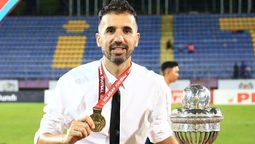 Mariano Echeverría, el nuevo DT del Deportivo Maipú, se consagró campeón en Malasia como entrenador. Mariano Echeverría, el nuevo DT del Deportivo Maipú, se consagró campeón en Malasia como entrenador.