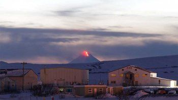 Por si le faltaba algo al 2020, Alaska declara alerta roja por la erupción de un volcán