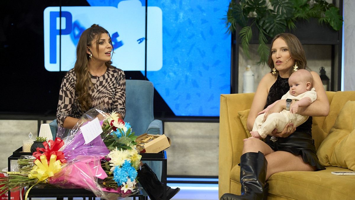 Después de haber compartido todo su embarazo, Cata Aragona presentó a su beba Cala en el primer envío de esta temporada. Después de haber compartido todo su embarazo, Cata Aragona presentó a su beba Cala en el primer envío de esta temporada.